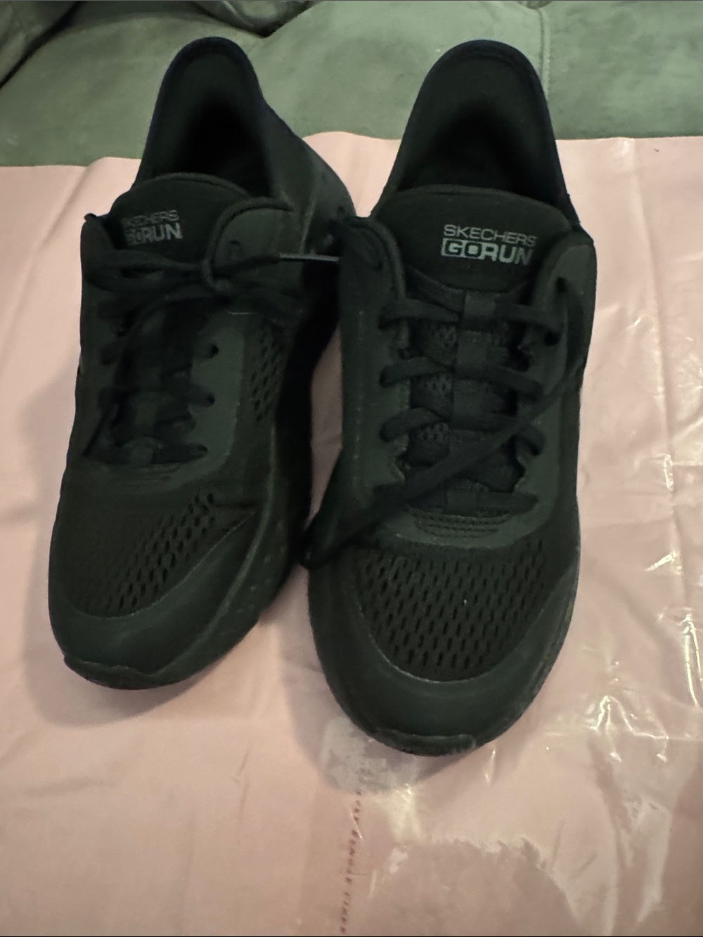 Skechers GOrun Women’s  7 M Black Athletic Running Sneakers Slip Ins